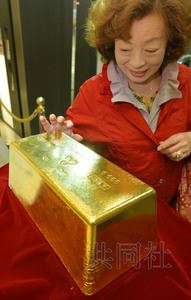 日本展出重达120公斤巨型金块市值6亿日元（图）