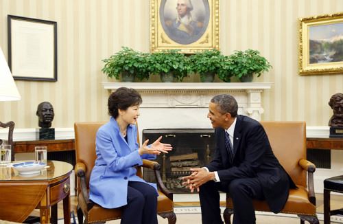 朴槿惠穿蓝色服装见奥巴马韩媒称象征信任（图）