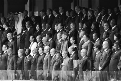 百国领导人追悼曼德拉 美古领导人罕见握手