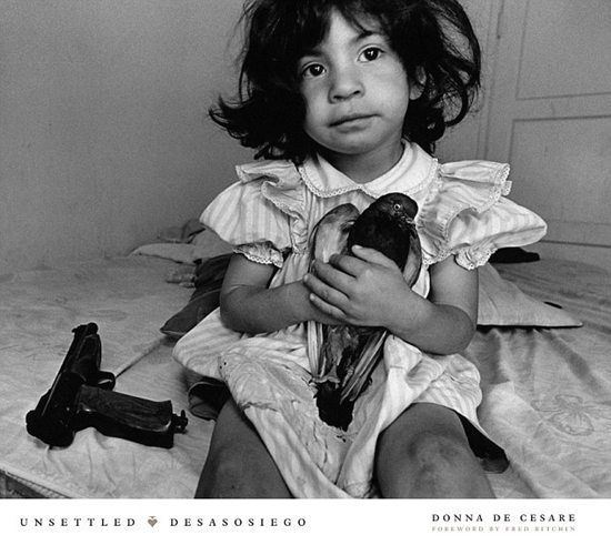 1994年洛杉矶，3岁女孩艾斯彭兰泽为自己的鸽子取了死去叔叔的名字“华兹”。她的叔叔被敌对黑帮所枪杀。