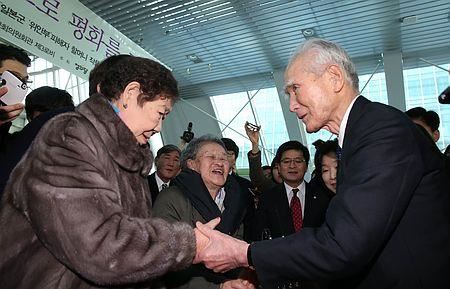 日本前首相村山富市访韩与原慰安妇面谈（图）
