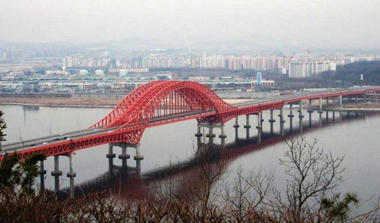 韩国首尔汉江傍花大桥坍塌 至少2名中国人死亡