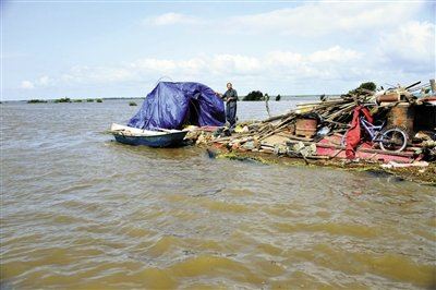 东北洪灾已致黑龙江吉林22人遇难 深处淹过屋顶