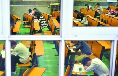 今年参加“国考”的考生中，不少考生称备考时间不足，对考试结果没把握。南方日报记者 王辉 摄