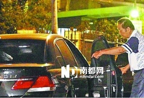 台媒曝王力宏夜探外婆违章停车 被保安怒骂