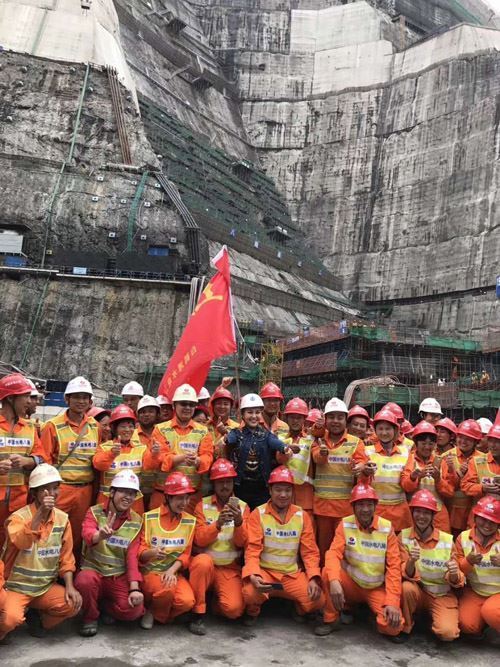 “蒙古之花”乌兰图雅，快乐新歌《一起跳舞吧》火热上线