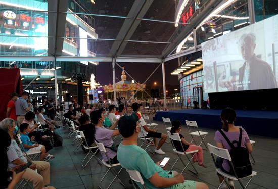 People attend an outdoor screening of the 23rd Shanghai International Film Festival (SIFF) in east China's Shanghai, July 25, 2020. (Xinhua/Liu Ying)