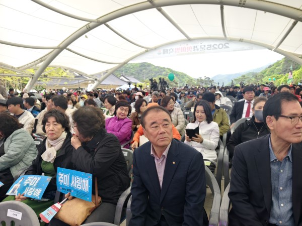 瓷韵飘香传友谊 匠心独运绽异彩——裴永中陶瓷作品展闪耀韩国闻庆传统茶碗节
